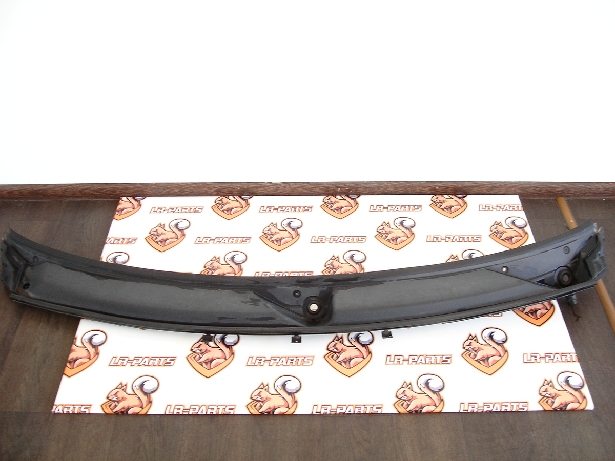 LR022997 Накладка пластиковая под лобовое стекло Range Rover L322 (2002-2012) Б/У